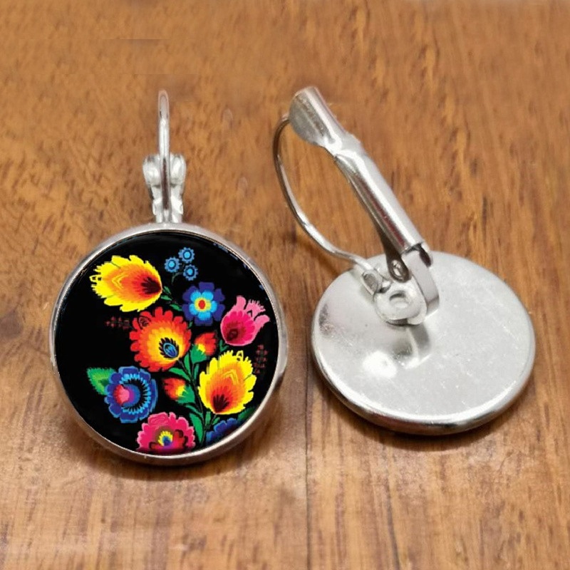 Visiace náušnice s ľudovým motívom - kytica na čiernom pozadí II