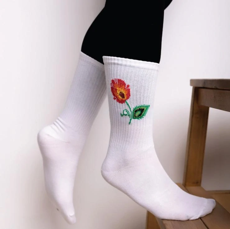 Ponožky s ľudovým motívom 36-40 - biele, červený kvet