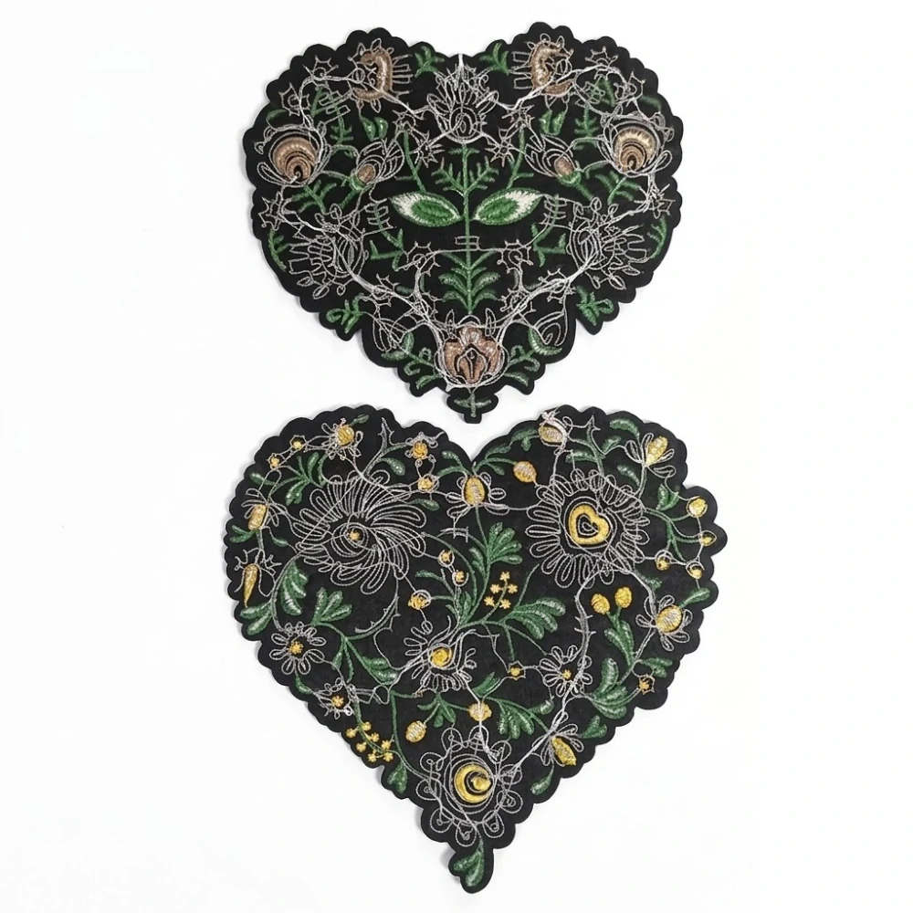 Veľká flitrová nažehľovačka - ľudové srdce červené ruže 20 x 21cm