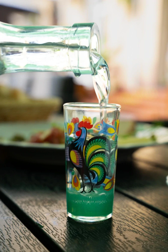 Folklórny štamperlík/poldecák 50 ml – Kohúty