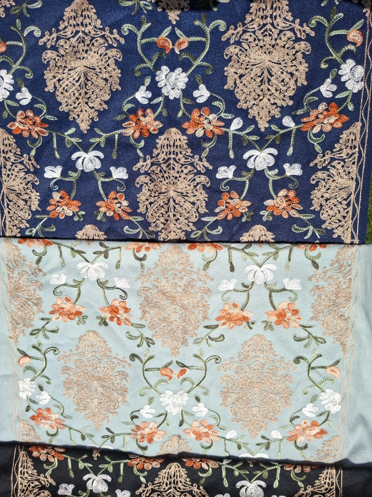 Dlhý hrubý teplý šál s ľudovou výšivkou - 70cm x 200cm (4 farby)