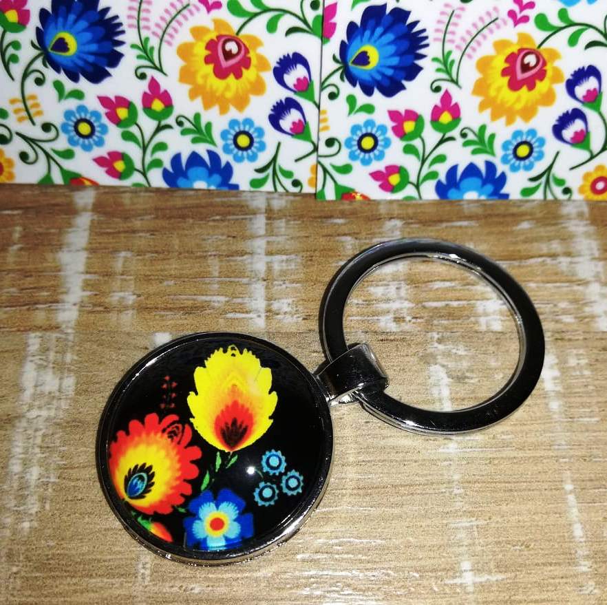 Kľúčenka s ľudovým motívom - čierne kvety detail 111