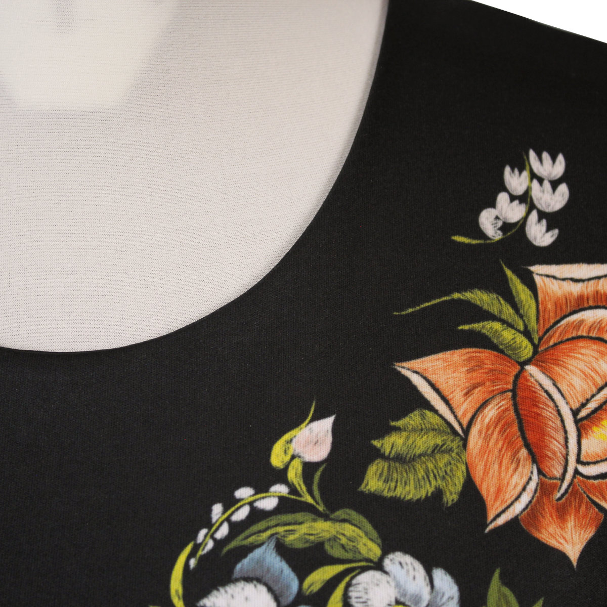 Dámske tričko s ľudovým motívom - čierne