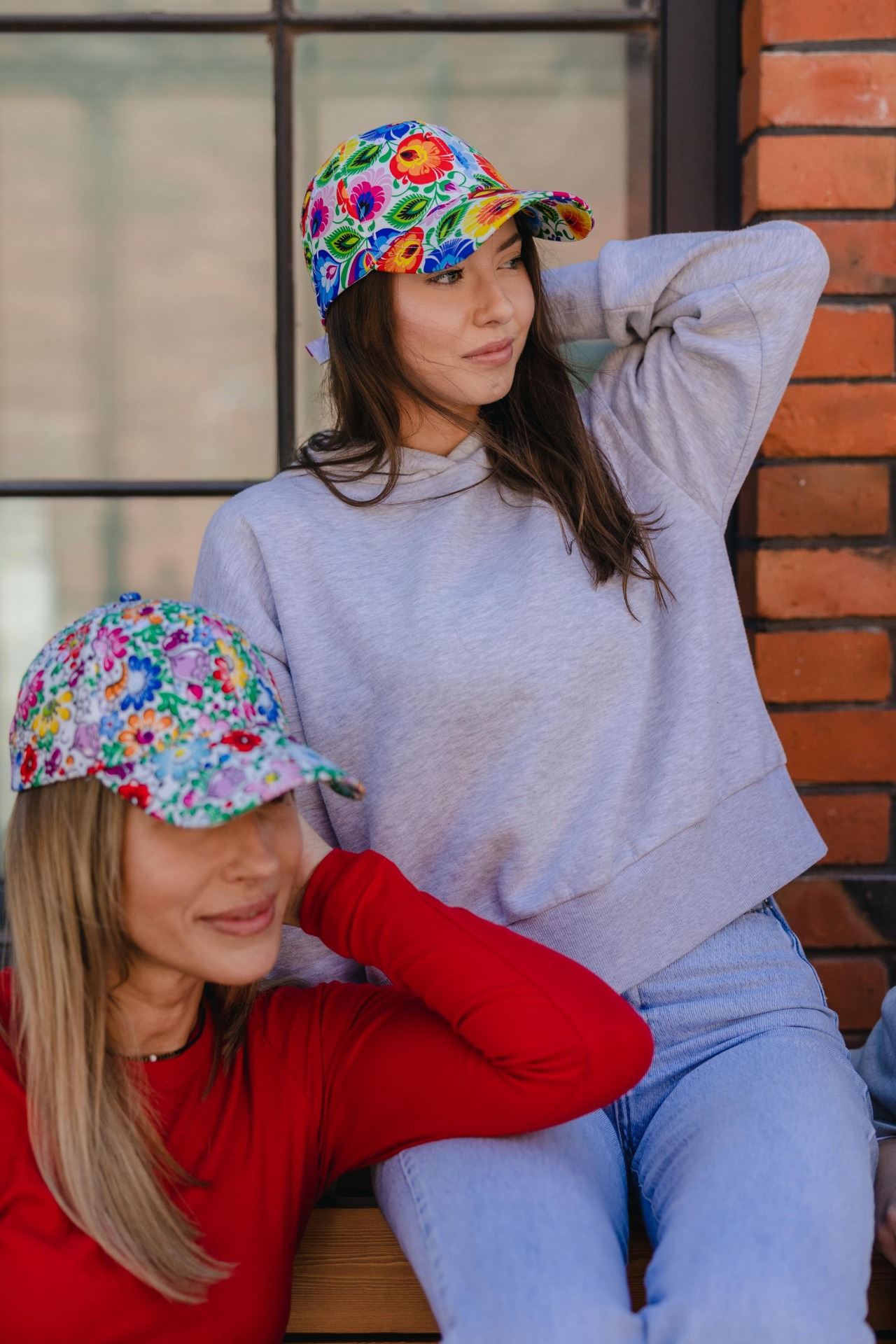 Šiltovka s ľudovým motívom - kvetinová