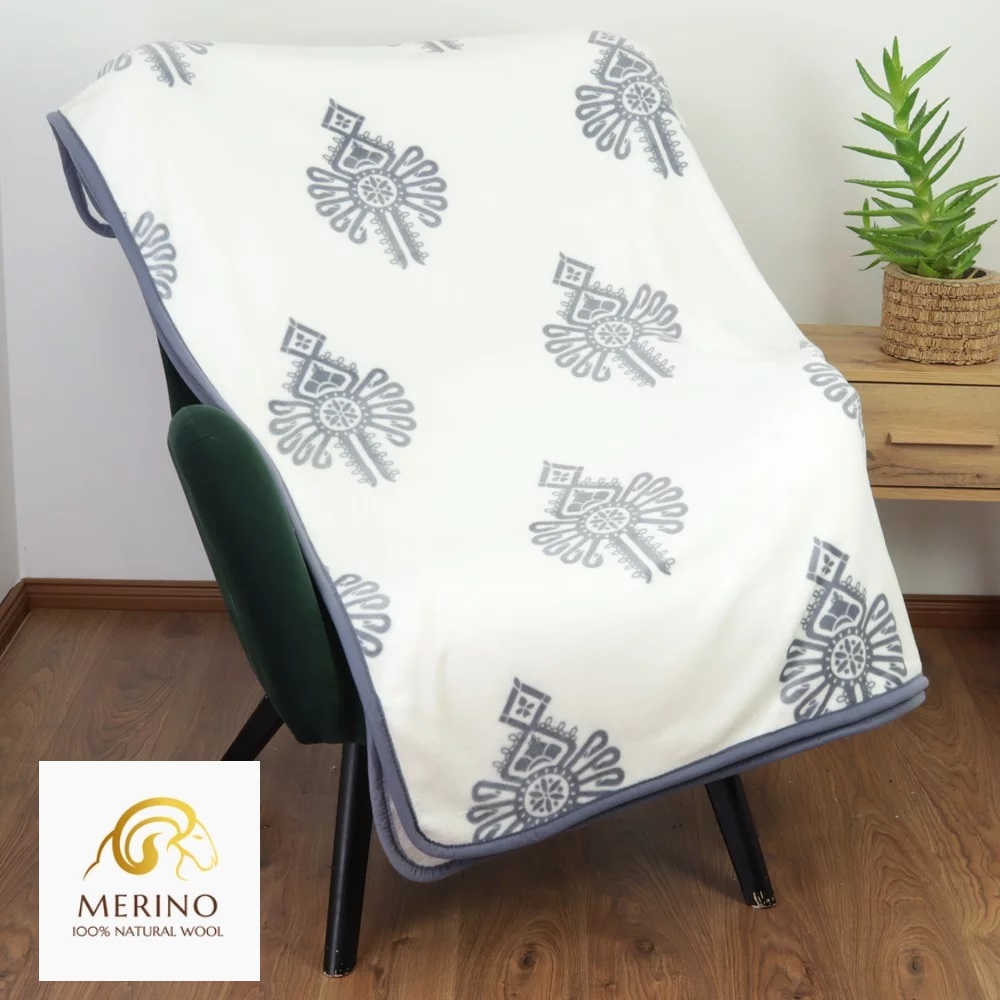 Luxusná dvojvrstvová MERINO deka 220x200 goral - biela/oceľovošedý ornament