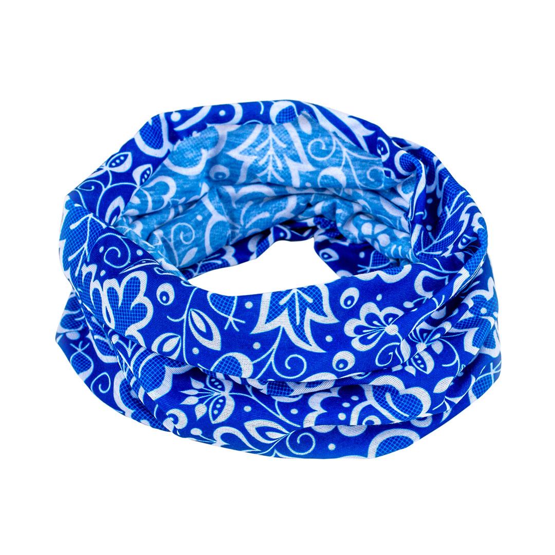 Multifunkčný šál s ľudovým motívom - biely ornament na modrom pozadí