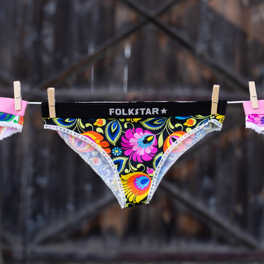 Dámske nohavičky - kvety na čiernom pozadí S