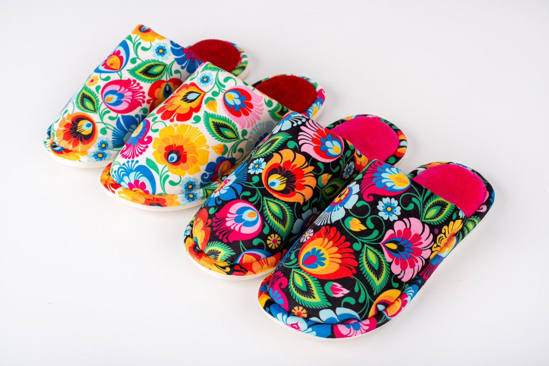 Papuče s ľudovým motívom - biele