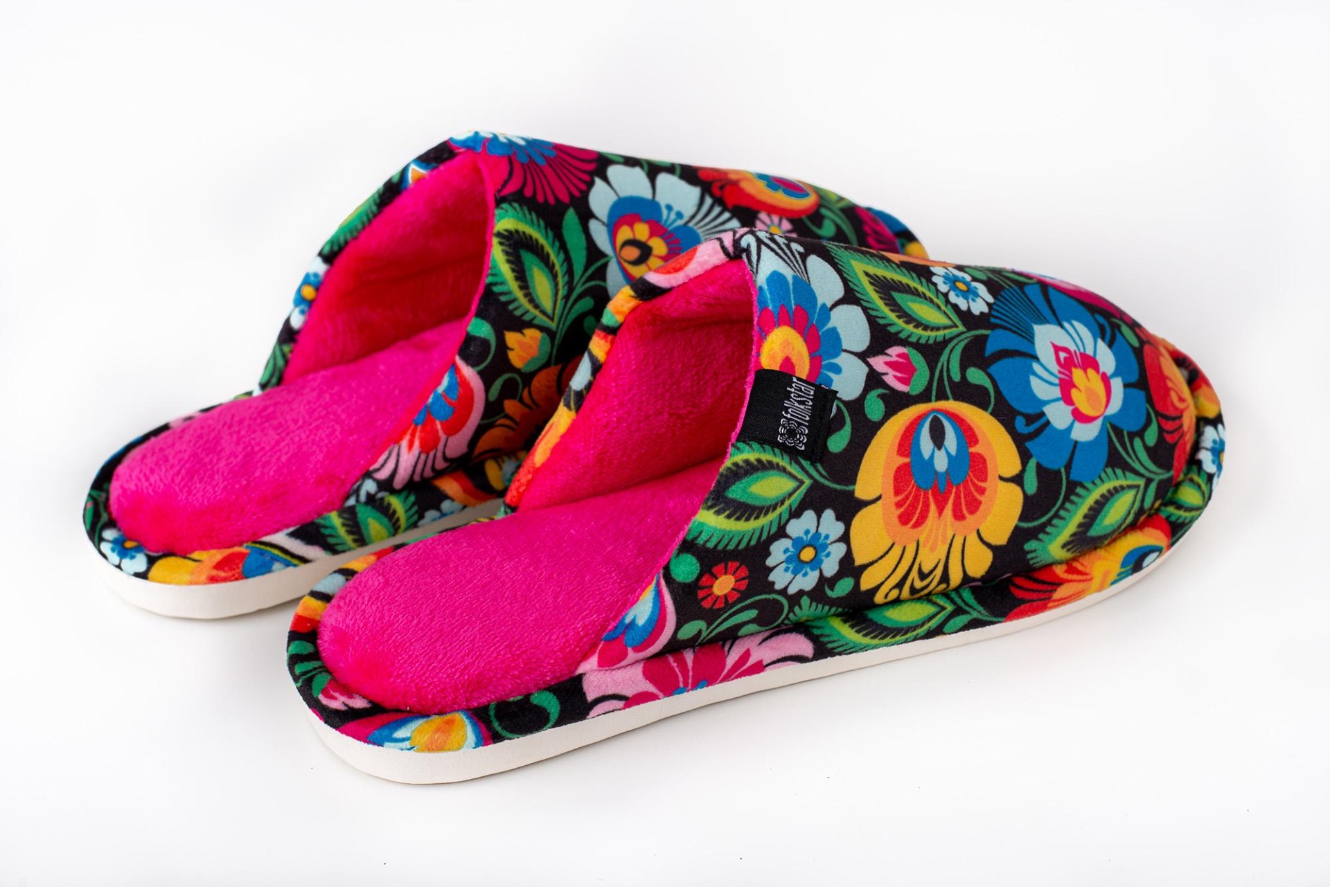 Papuče s ľudovým motívom - čierne