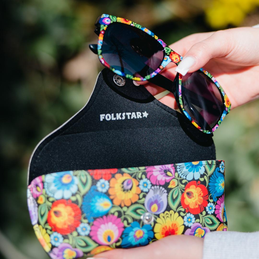 Slnečné okuliare v puzdre s ľudovým motívom - čierne