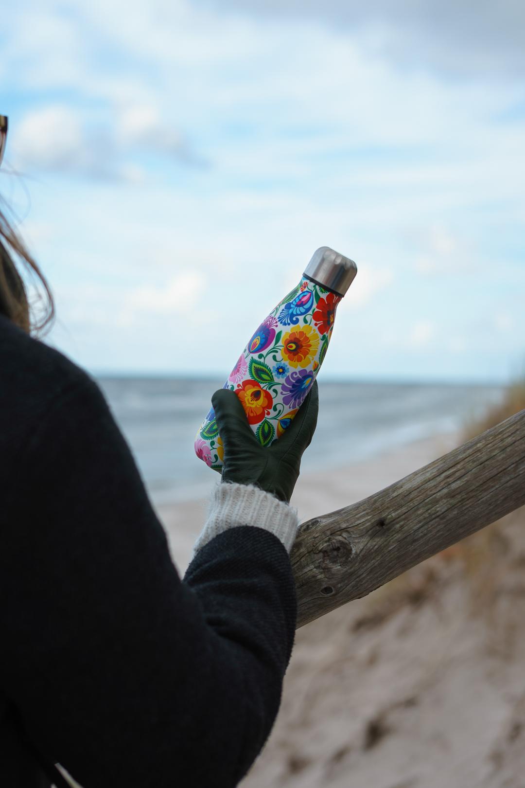 Termofľaša s ľudovým motívom 350ml - kvety na bielom pozadí