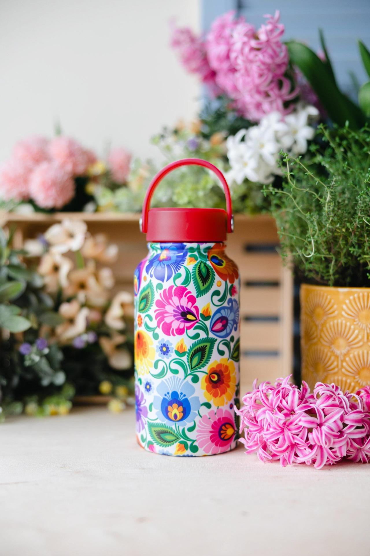 Termofľaša s ľudovým motívom 650ml - kvety na bielom pozadí