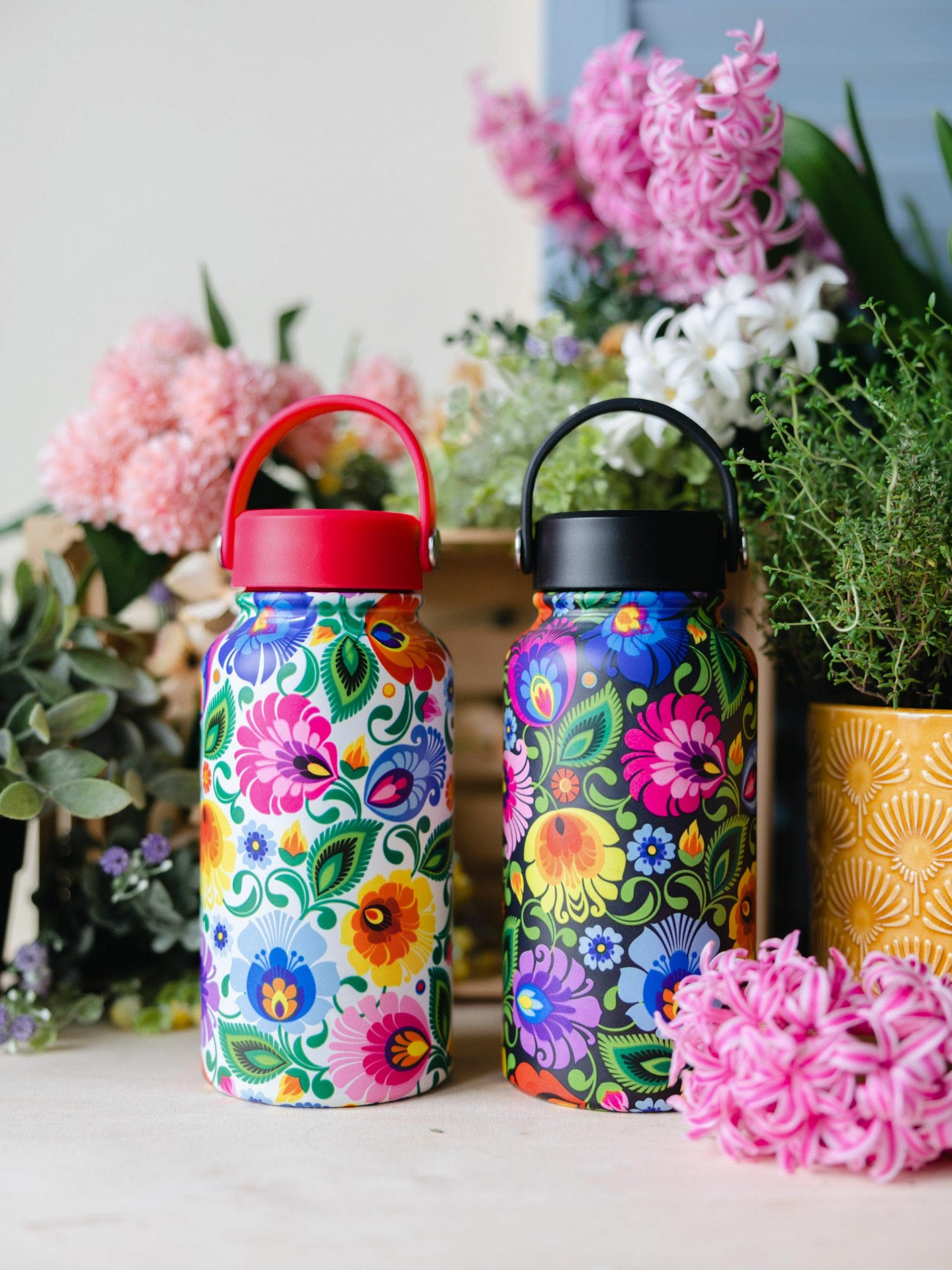 Termofľaša s ľudovým motívom 650ml - kvety na bielom pozadí