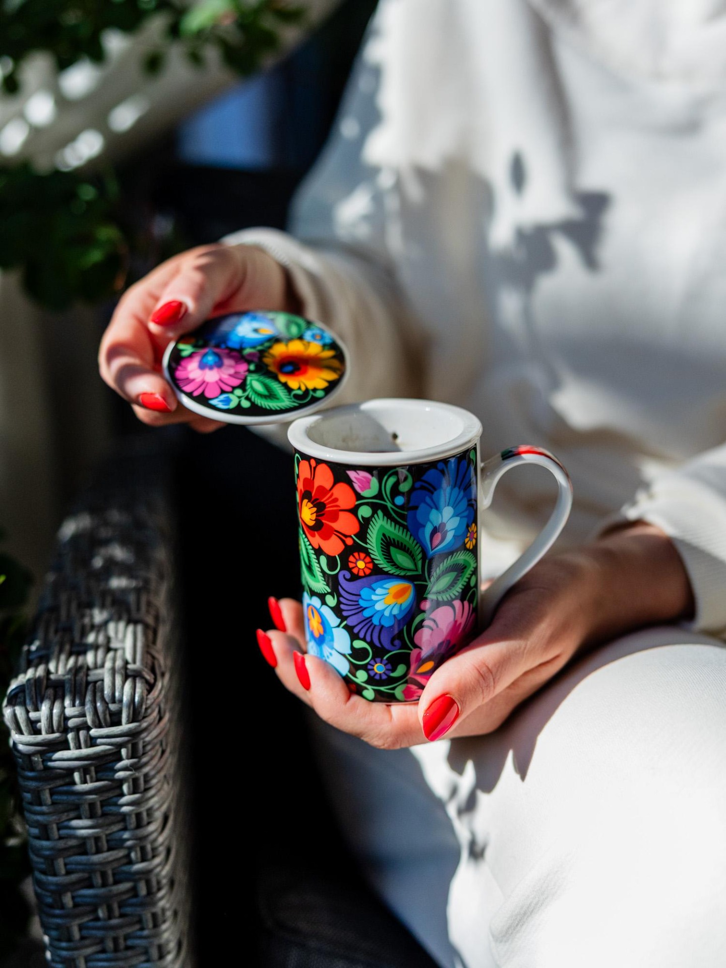 Hrnček na sypaný čaj s keramickým sitkom 280 ml - čierny