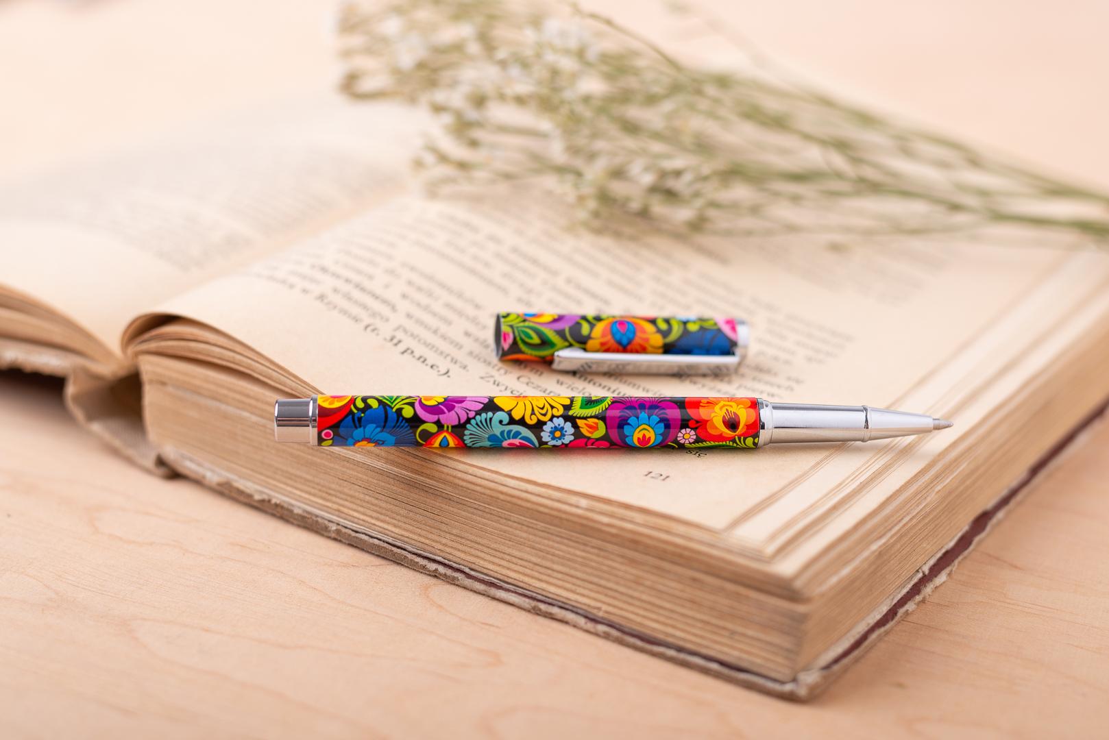 Kovové pero s uzáverom - biele