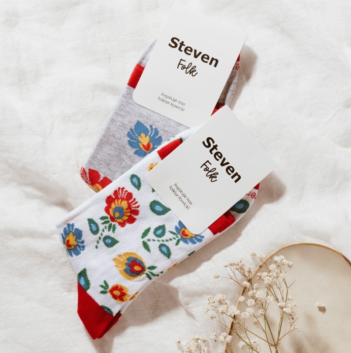 Dámske ponožky STEVEN - kvety na bielom pozadí 35-37