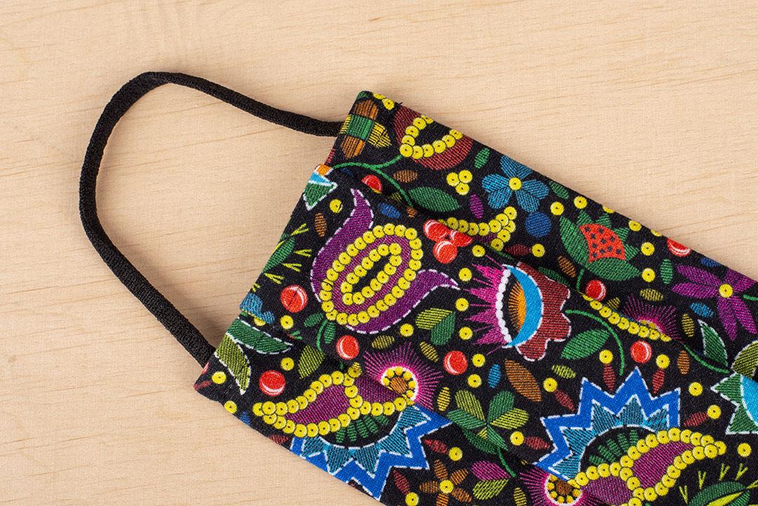 Ochranné rúško s ľudovým motívom - záhrada