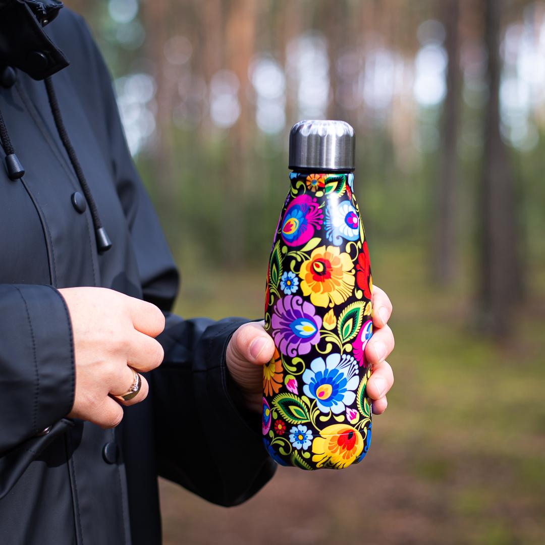 Termofľaša s ľudovým motívom 350ml - kvety na čiernom pozadí