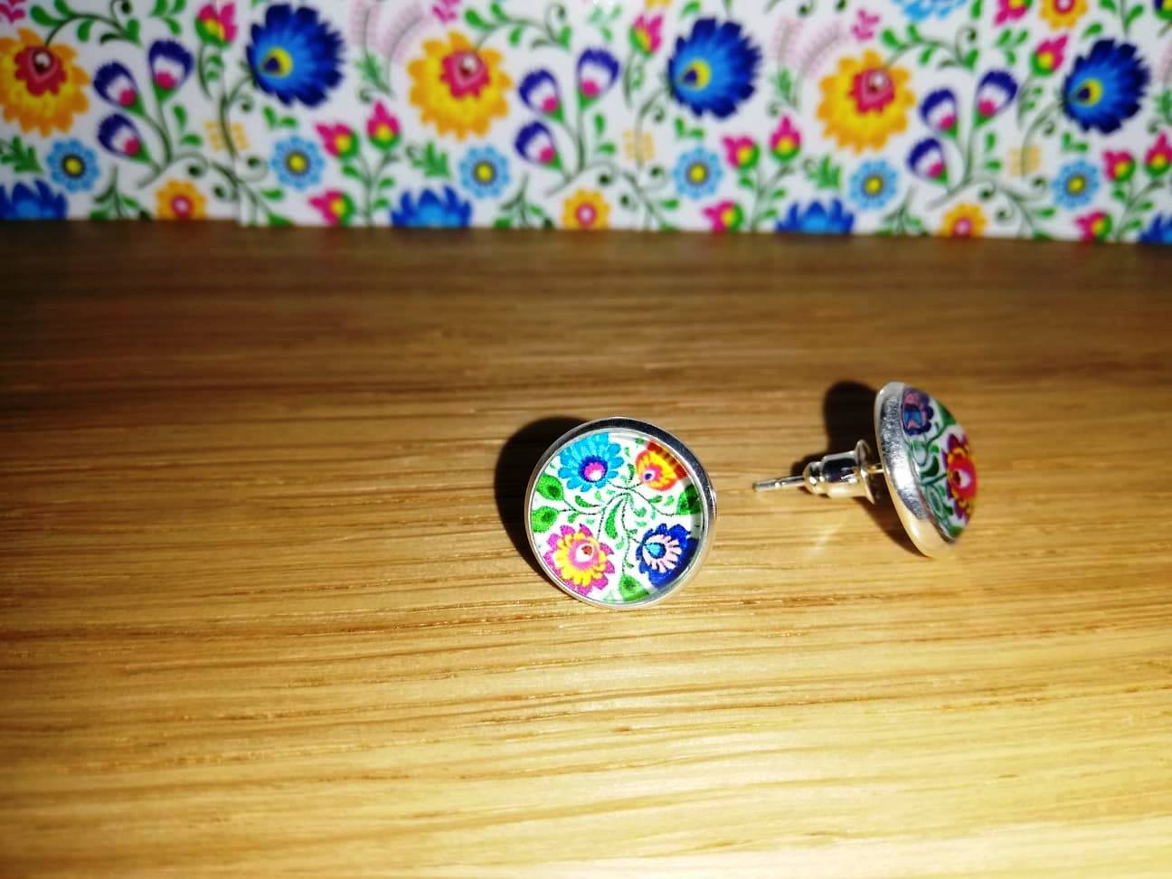 Náušnice - kvety na bielom pozadí