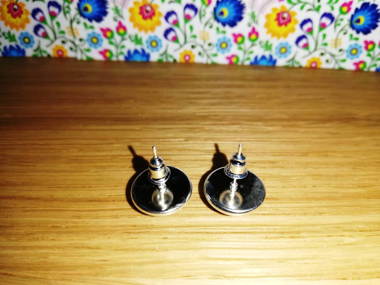 Náušnice - kvety na bielom pozadí